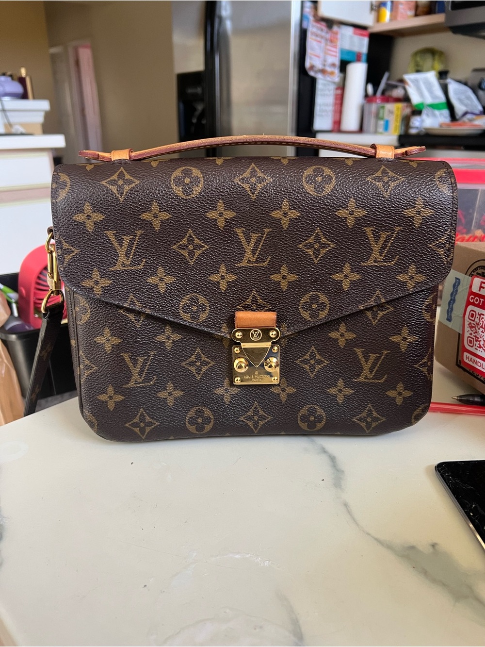 100% Authentic Louis Vuitton Pouchette Metis in monogram canvas
